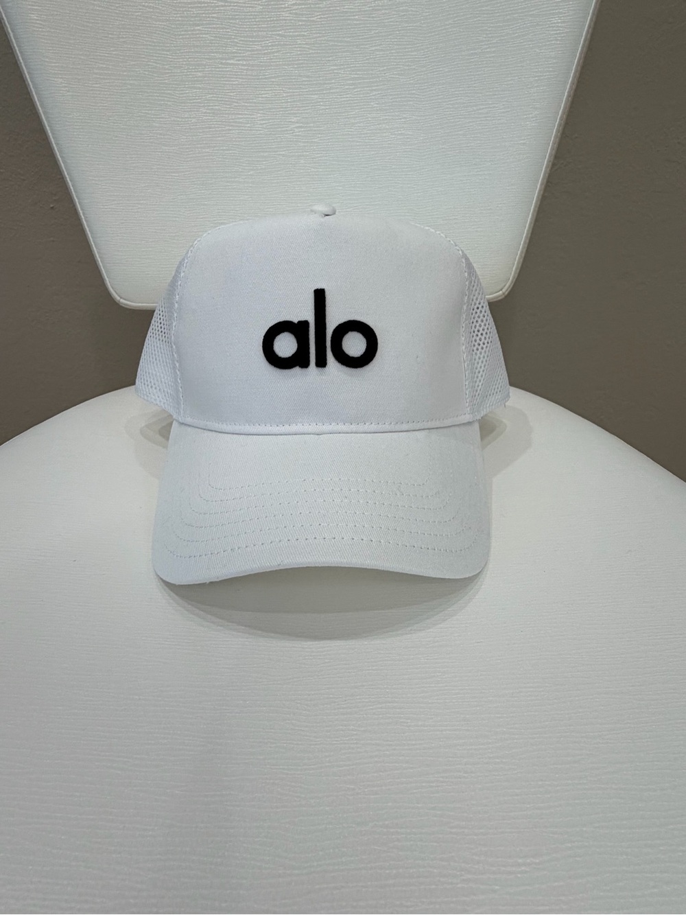 Alo Yoga District Trucker Hat White/Black Mesh Snapback Cap OS NWOT
